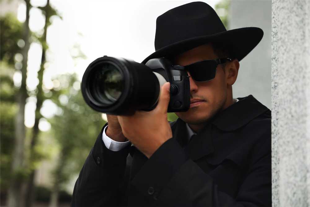 Field investigator conducting discreet surveillance in Oceanside CA